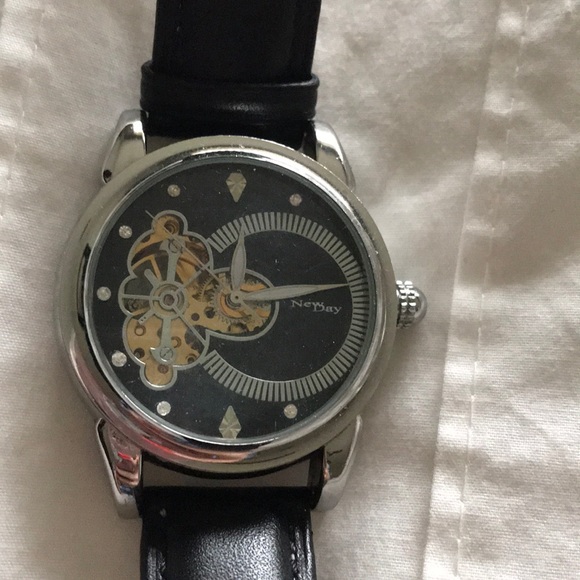 New Day watch main image 4